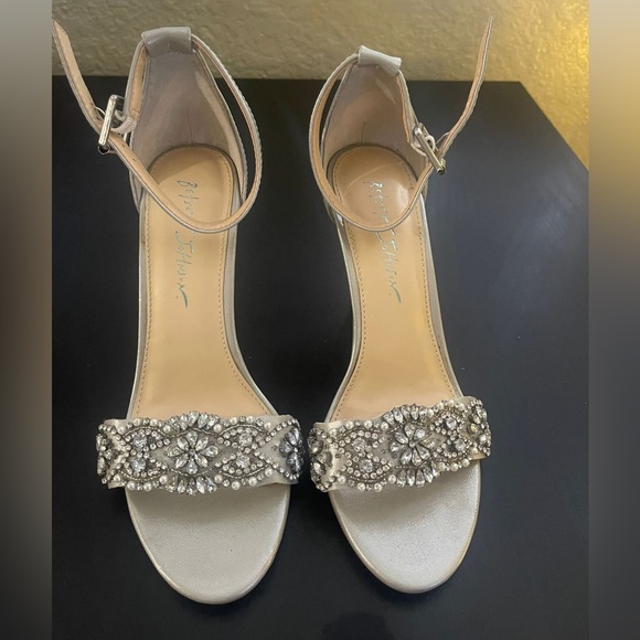 Betsey Johnson heels ( size 8 ) - Picture 4 of 6